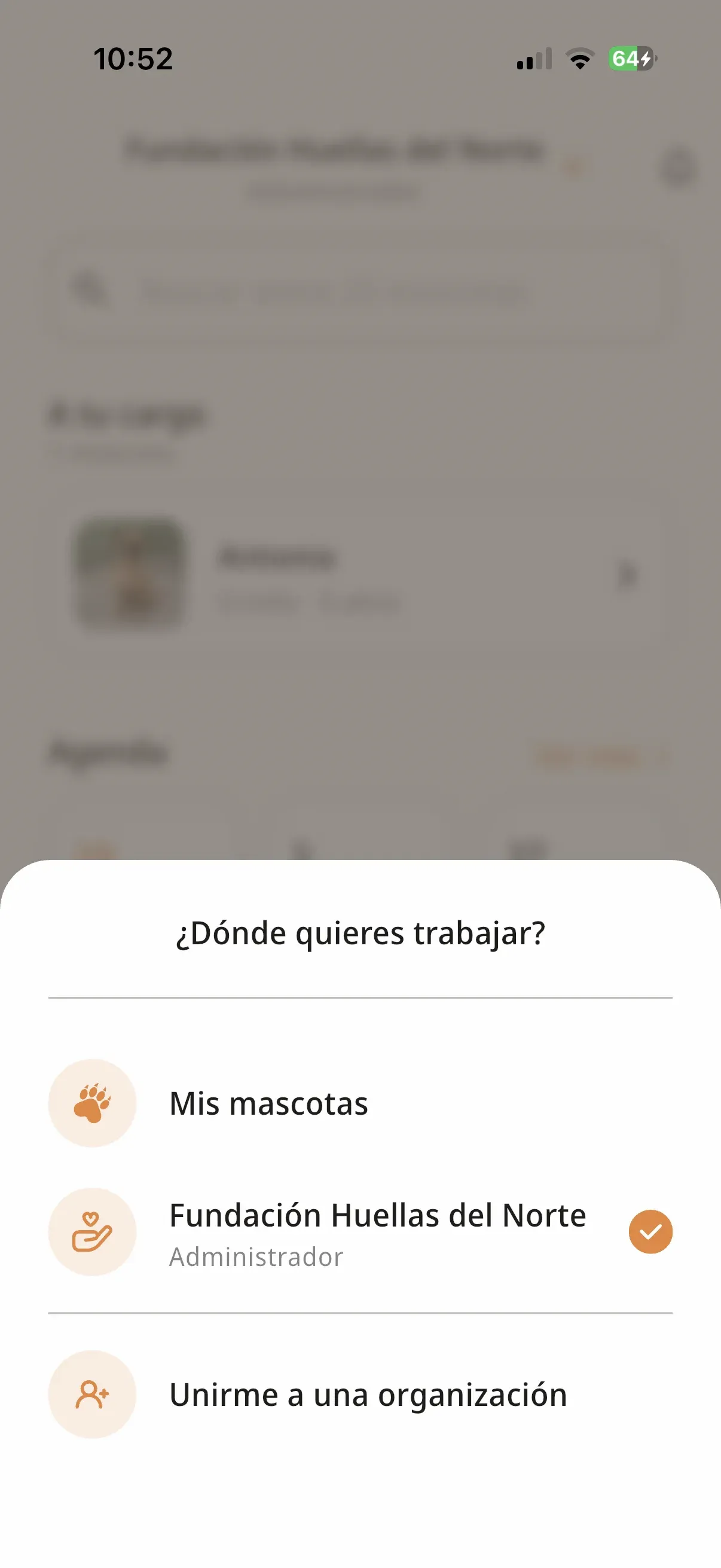 La app pregunta dónde quieres trabajar: en tus mascotas o en la Fundación Huellas del Norte, como administrador